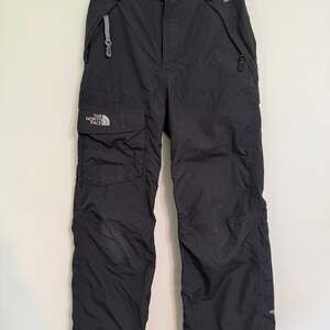 The North Face Youth Large HyVent Insulated Ski Snowboard Pants Black